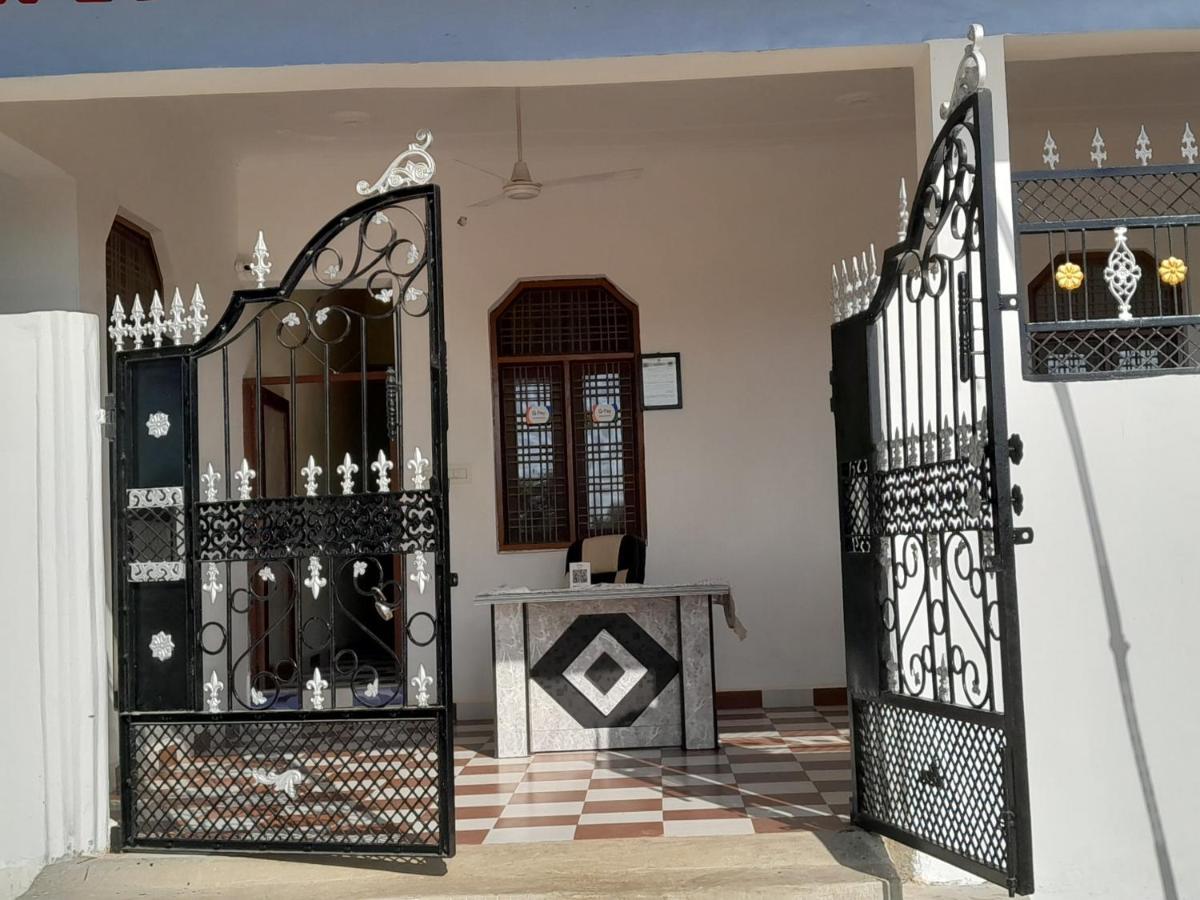 Rani Palace Кхаджурахо Экстерьер фото
