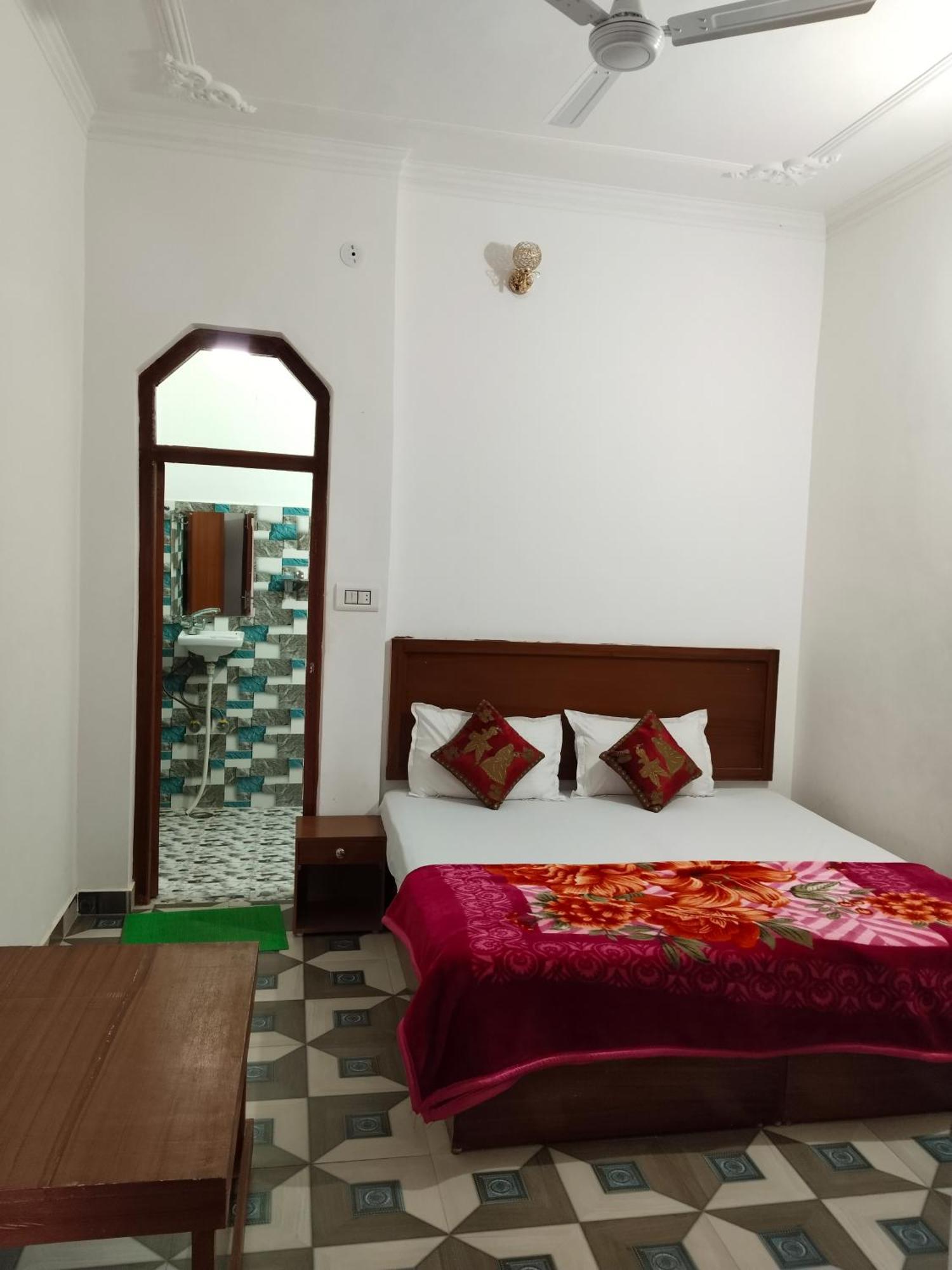 Rani Palace Кхаджурахо Экстерьер фото